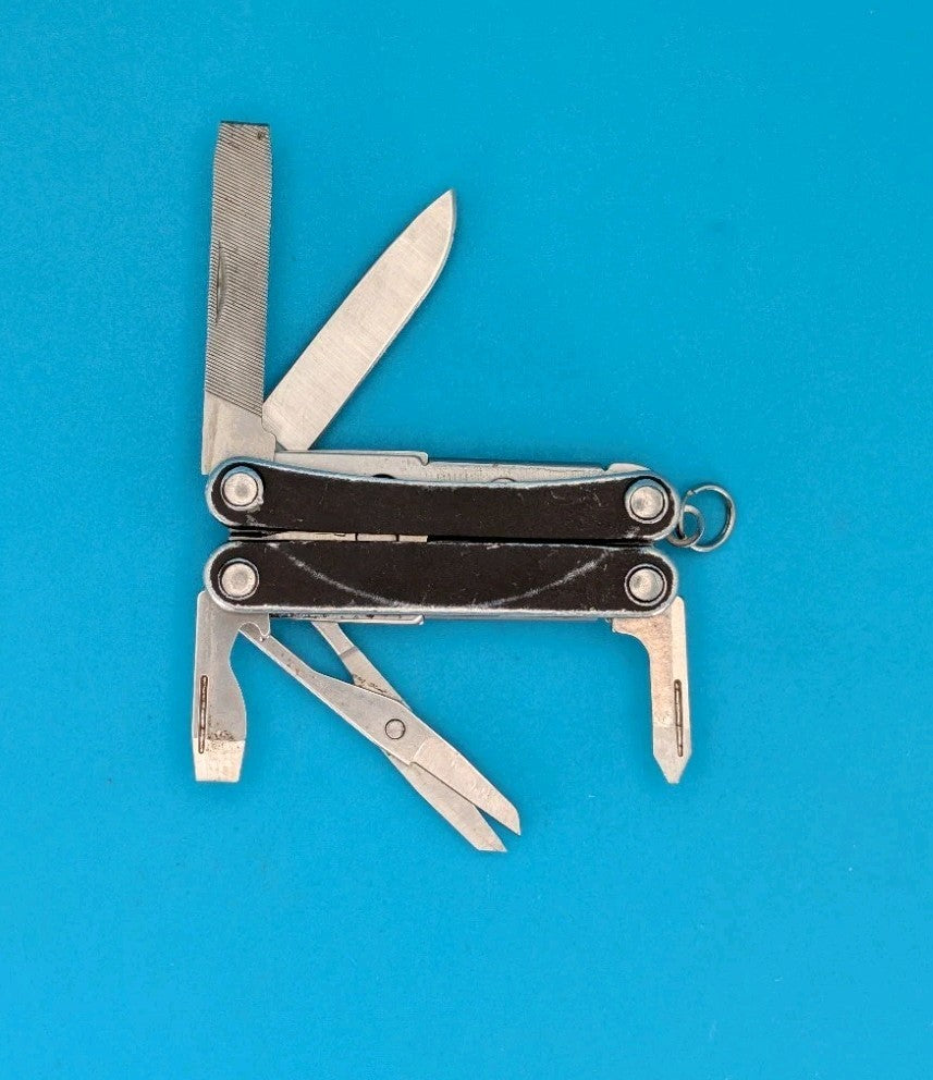Leatherman Squirt PS4 Multi-Tool With Pliers Scissors Knife Black