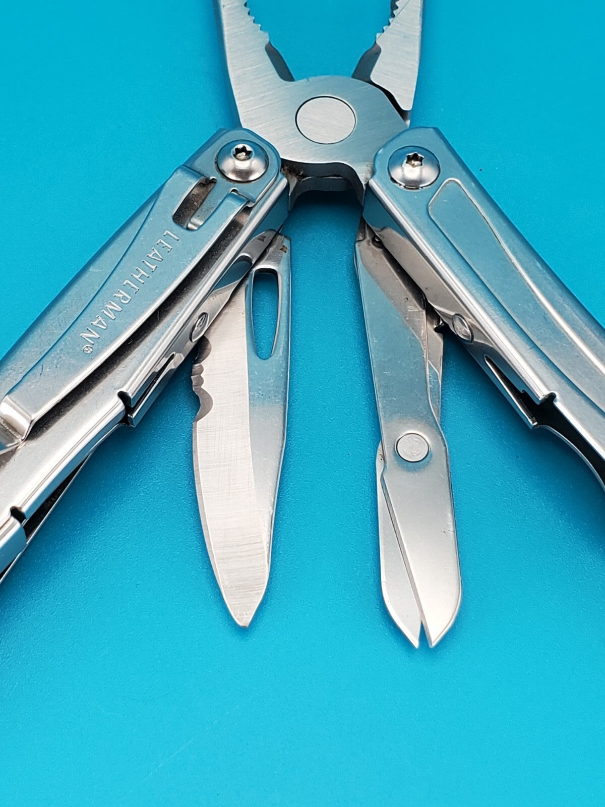 LEATHERMAN WINGMAN MULTI-TOOL! FAST SHIPPING!