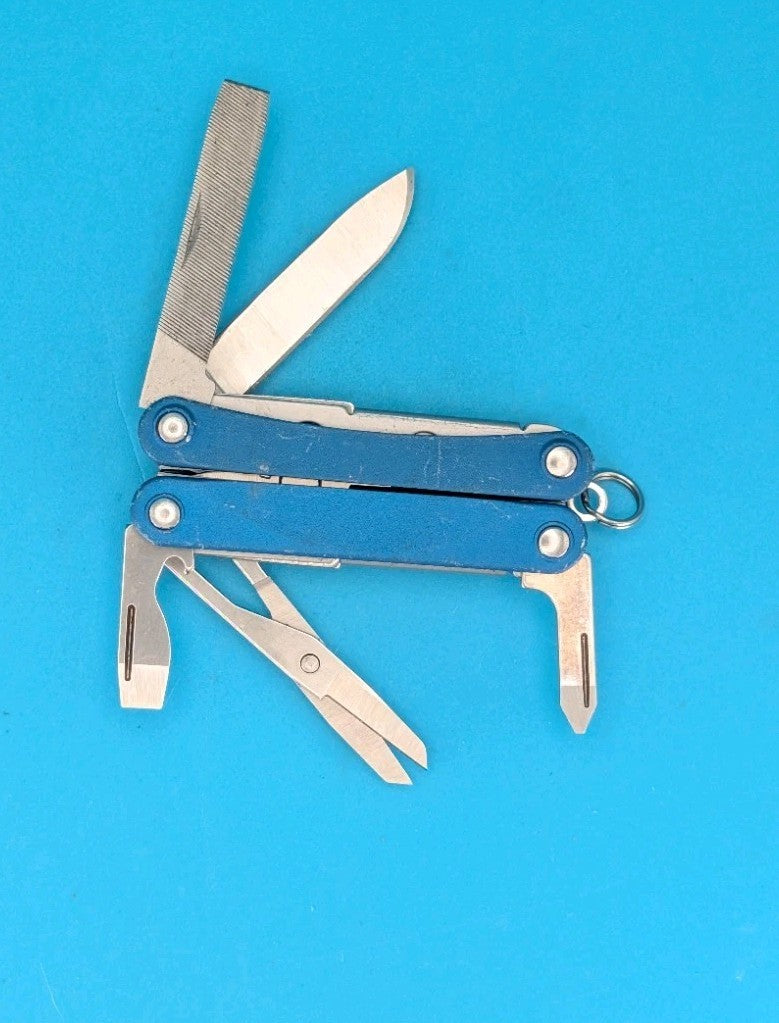 Leatherman SQUIRT PS4 Multi-Tool With Pliers Scissors Knife BLUE!