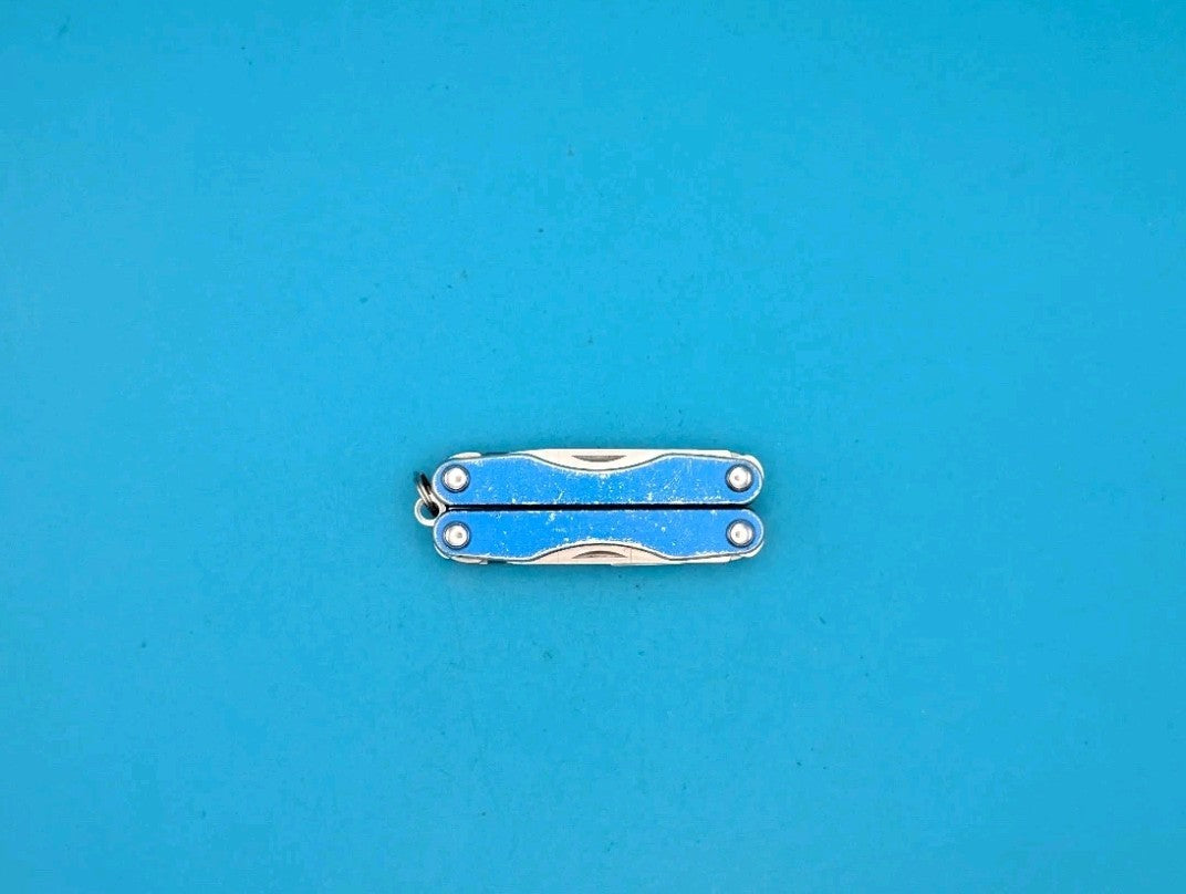 Leatherman "Squirt S4" Stainless Steel Multi Tool - BLUE!