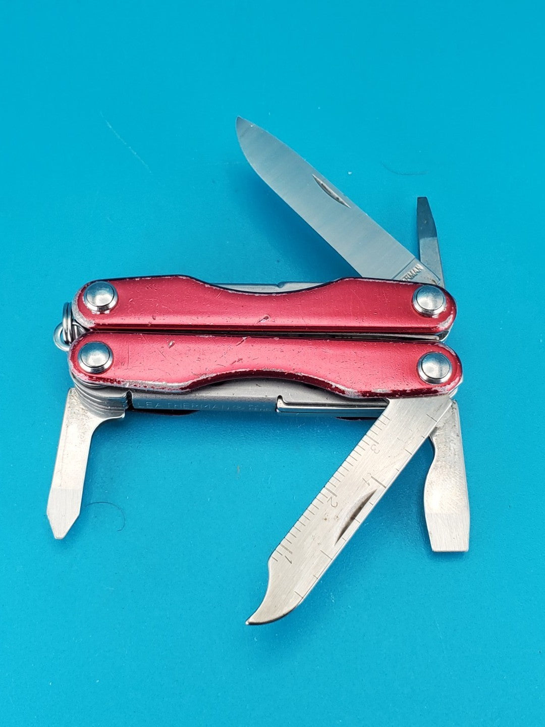 Leatherman Squirt S4 Multi-Tool, Key Ring, Retired, RED!