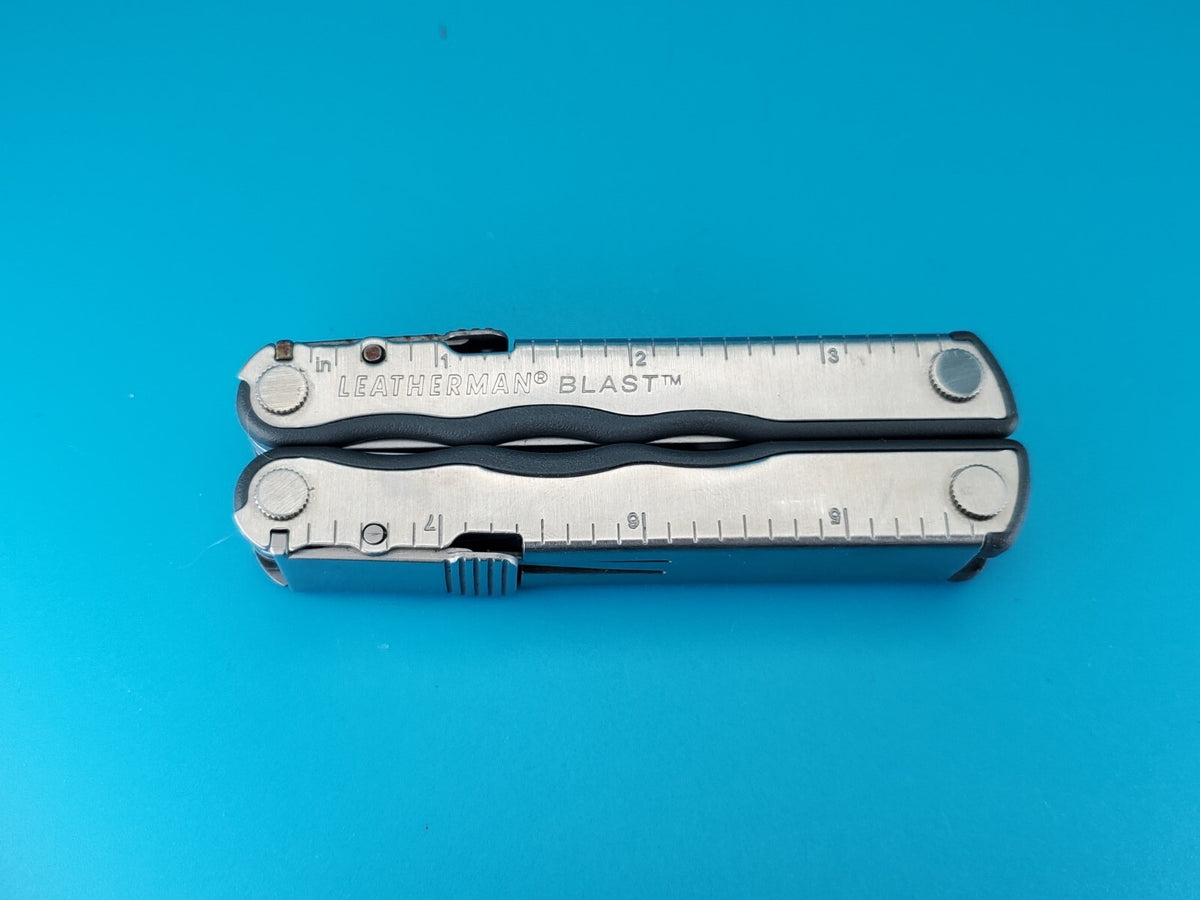 Leatherman BLAST Multi-Tool , Retired Multitool w/ Knife Pliers! WITH SHEATH!