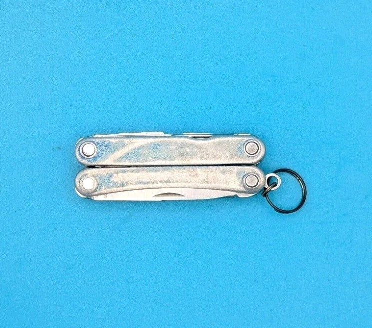Leatherman Squirt ES4 Multi-Tool Knife Wire Strippers Electrician! BLUE!