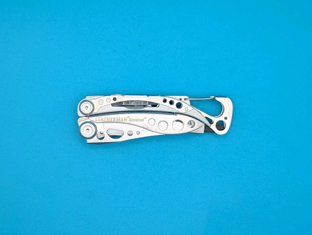 LEATHERMAN Skeletool Multi Tool - Combo Edge Blade Knife Pliers Carabiner!!!