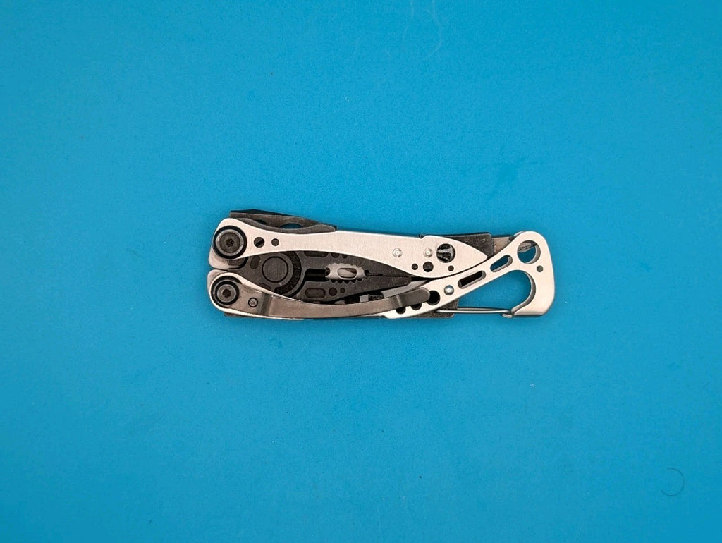 Leatherman Skeletool Multi Tool - Combo Blade Knife Pliers, Silver & Black
