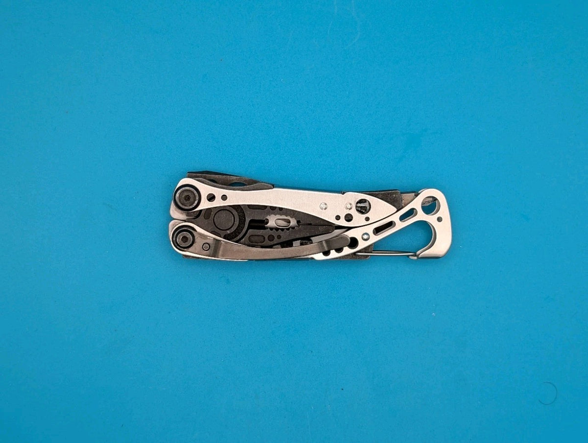 Leatherman Skeletool Multi Tool - Combo Blade Knife Pliers, Silver & Black
