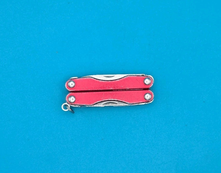 Leatherman Squirt S4 Multi-Tool, Key Ring, Retired, RED!