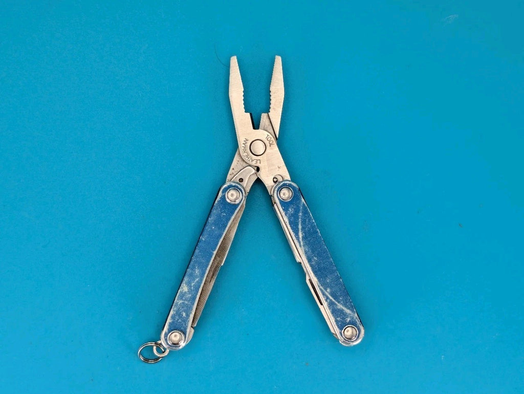 Leatherman Squirt PS4 Multi-Tool With Pliers Scissors Knife Blue