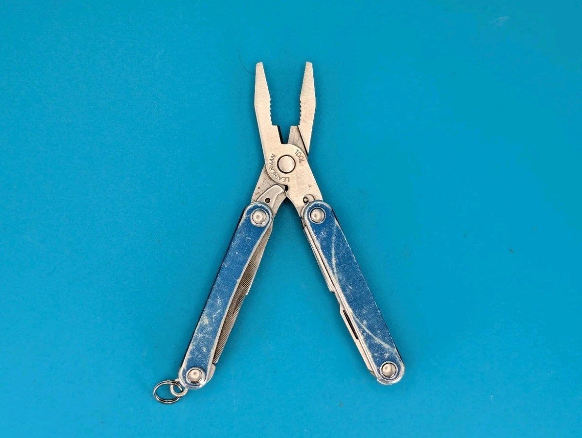 Leatherman Squirt PS4 Multi-Tool With Pliers Scissors Knife Blue