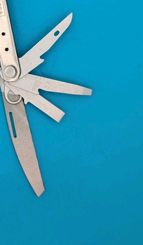 LEATHERMAN Bond Multitool, Stainless Steel Everyday Tool! *JAMES SABBA*