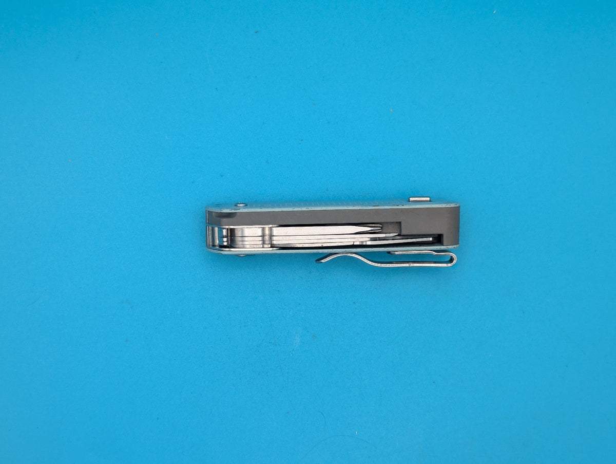 Leatherman FREE T4 Pocket Knife Multi-tool! Teal! RETIRED!