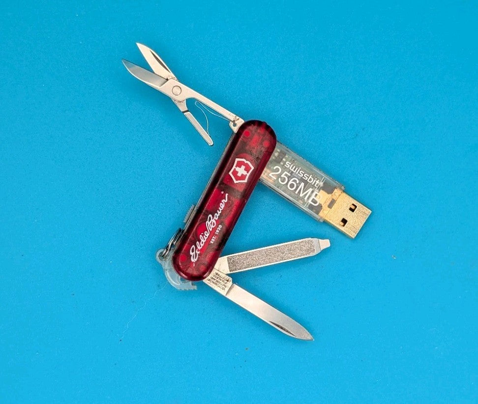 Victorinox Swiss Memory 256MB USB Drive Signature Swiss Army Knife Red LED