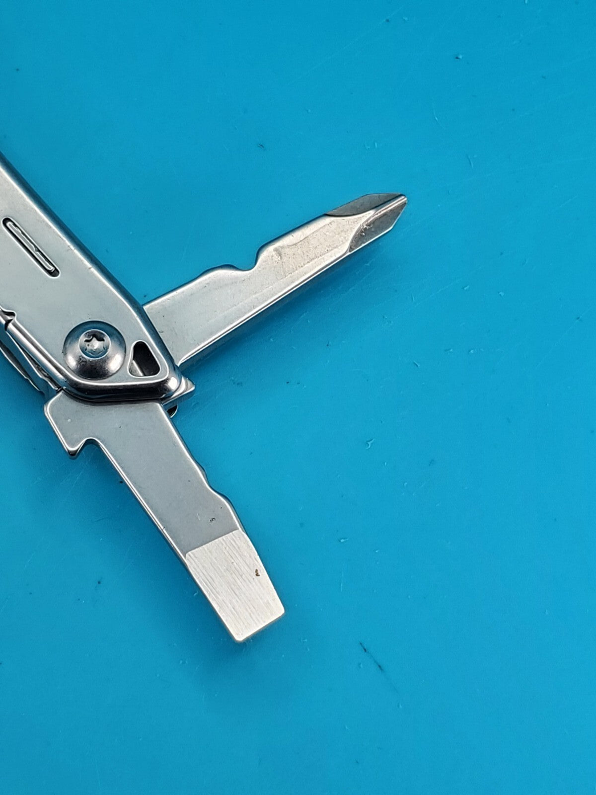 LEATHERMAN WINGMAN MULTI-TOOL! FAST SHIPPING!