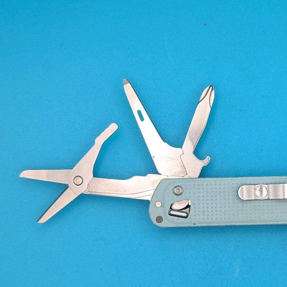 Leatherman FREE T4 Pocket Knife Multi-tool! Teal! RETIRED!