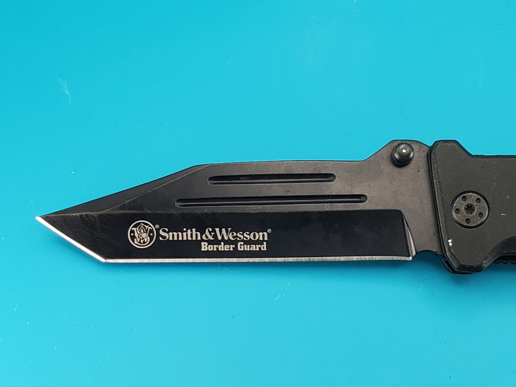 Smith & Wesson Border Guard Liner Lock Plain Edge Folding Pocket Knife!
