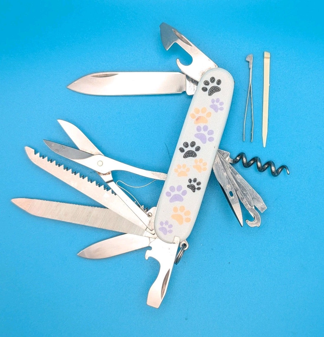 Victorinox Ranger Swiss Army Knife Multi-Tool! PAW PRINT SCALES!