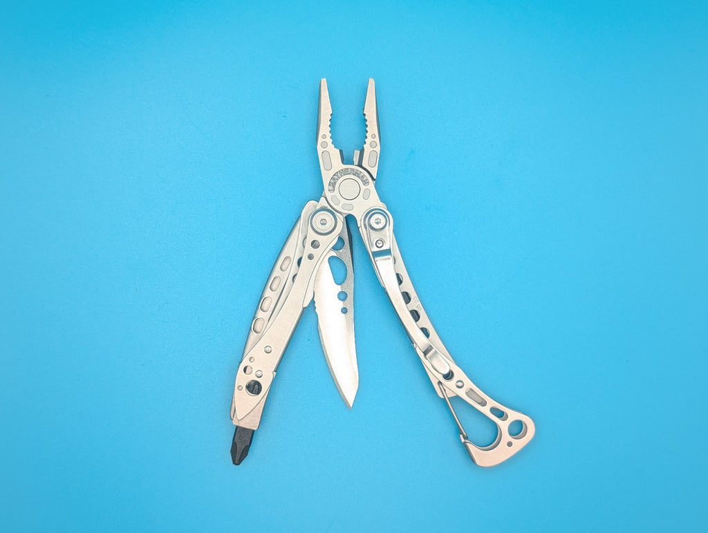 LEATHERMAN Skeletool Multi Tool - Combo Edge Blade Knife Pliers Carabiner!