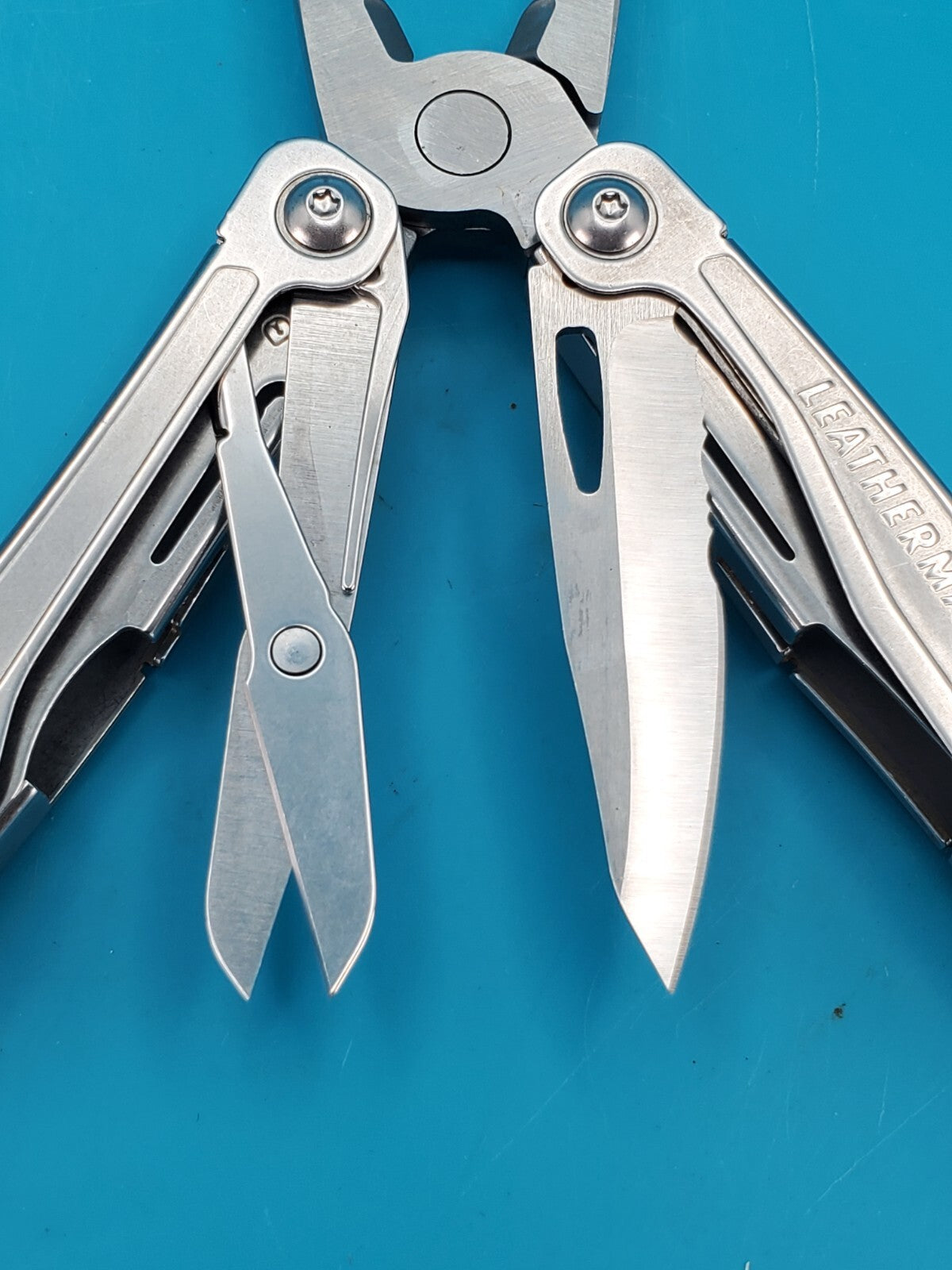 LEATHERMAN WINGMAN MULTI-TOOL! WITH SHEATH! FREE SHIPPING!