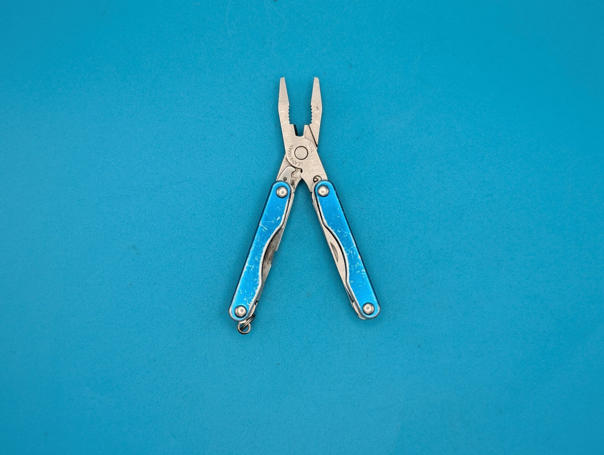 Leatherman Squirt P4 Multi-Tool, Key Ring, Retired, BLUE!