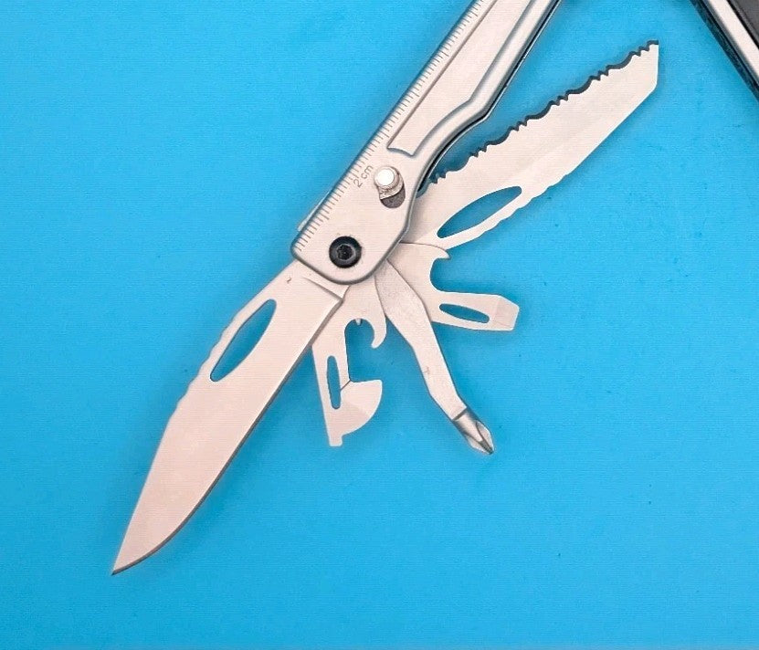 Retired SOG PowerPlay Knife Pliers Multi Tool!