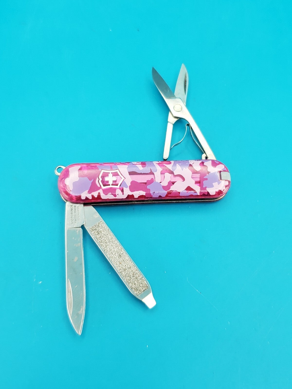 Victorinox Classic SD Swiss Army Knife 3 Tool Pocket Knife! PINK CAMO!