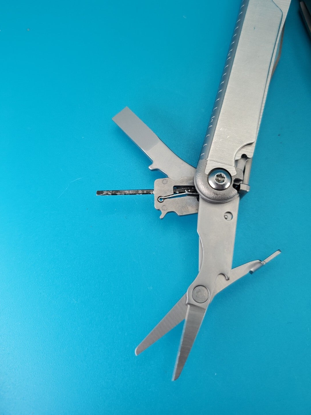 Leatherman Wave Multi Tool! Stainless! Retired! Free Shipping! Excellent!
