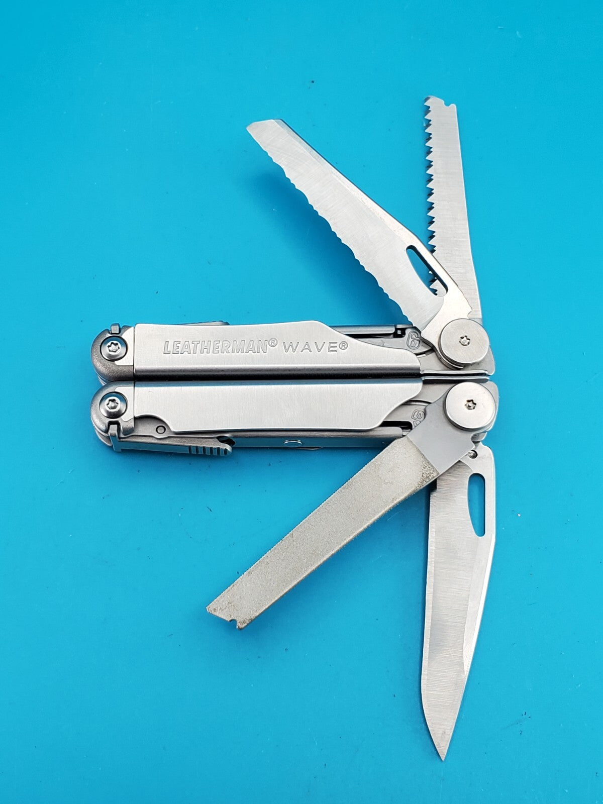 Leatherman Wave Multi-Tool! FAST SHIPPING! WELL MAINTAINED! WITH SHEATH!