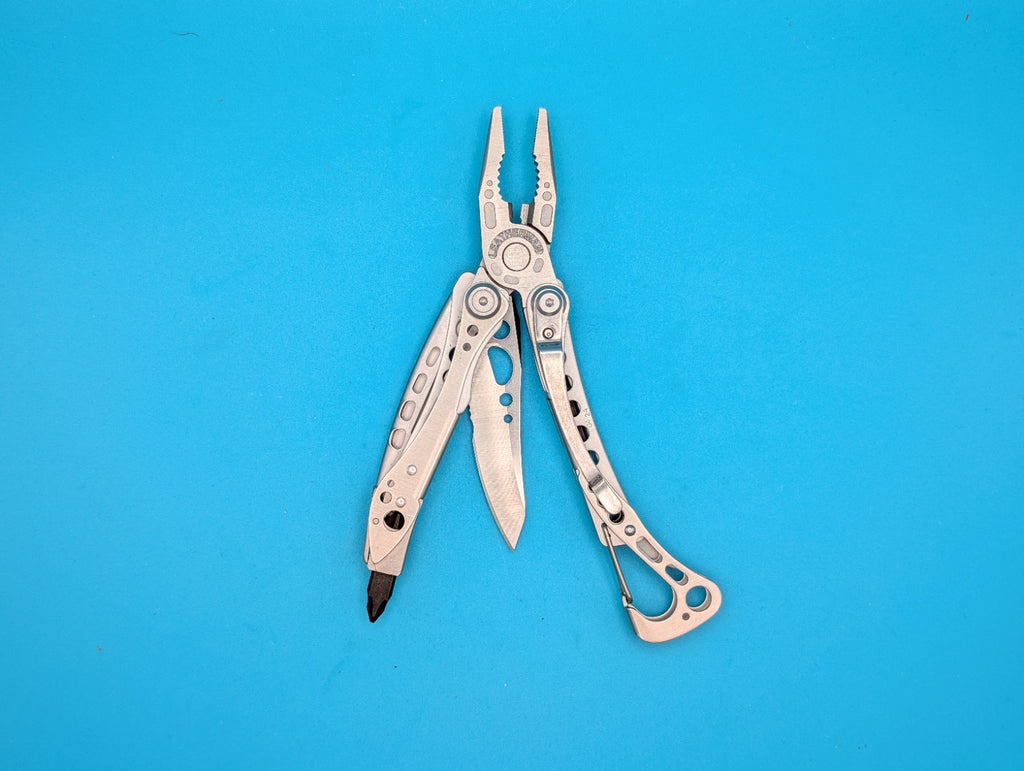 LEATHERMAN Skeletool Multi Tool - Combo Edge Blade Knife Pliers Carabiner!!!