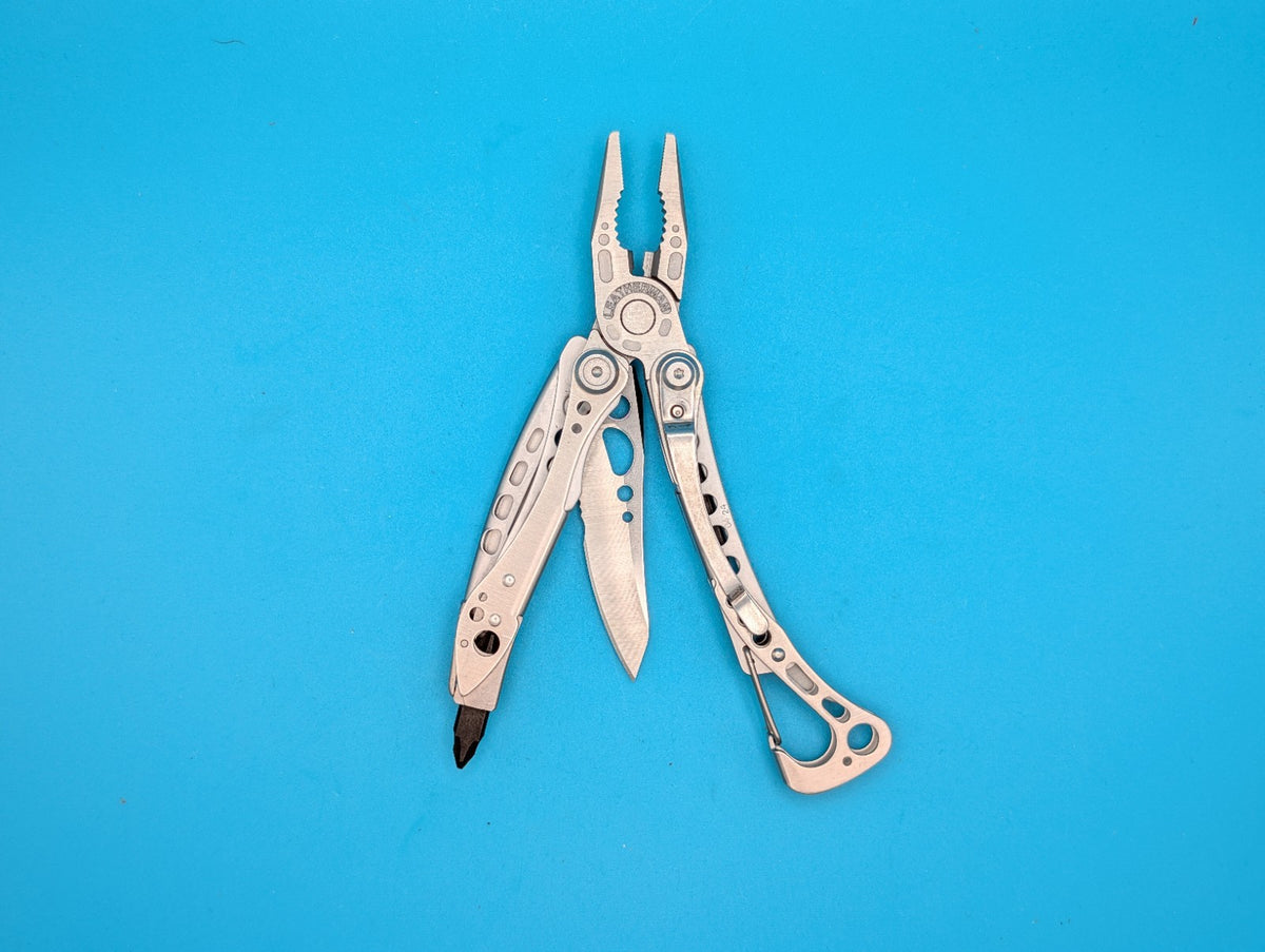 LEATHERMAN Skeletool Multi Tool - Combo Edge Blade Knife Pliers Carabiner!!!