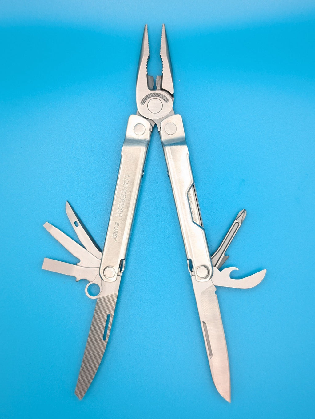 LEATHERMAN Bond Multitool, Stainless Steel Everyday Tool! WITH SHEATH!
