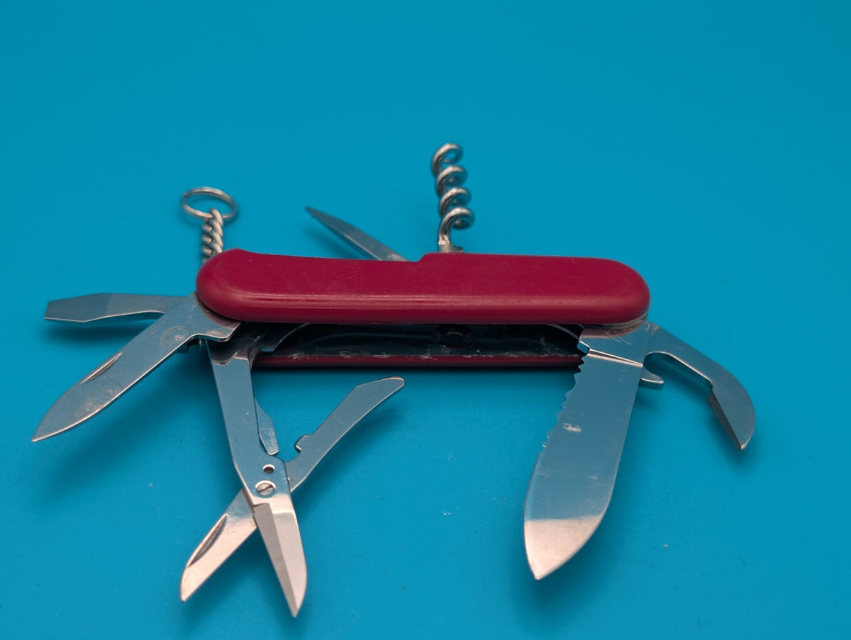 Wenger Serrated Traveler Red Swiss Army Knife Multi Tool!