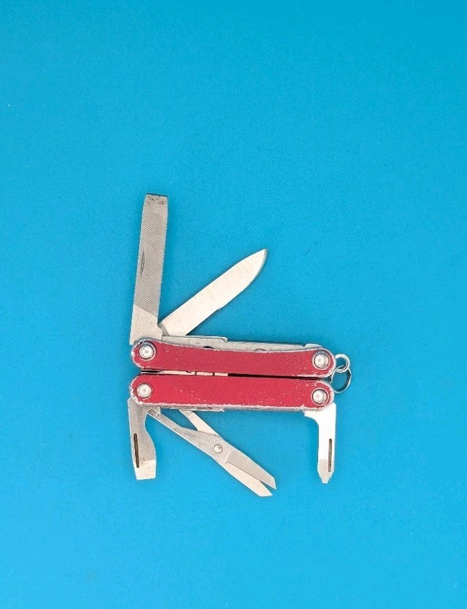 Leatherman SQUIRT PS4 Multi-Tool With Pliers Scissors Knife RED!