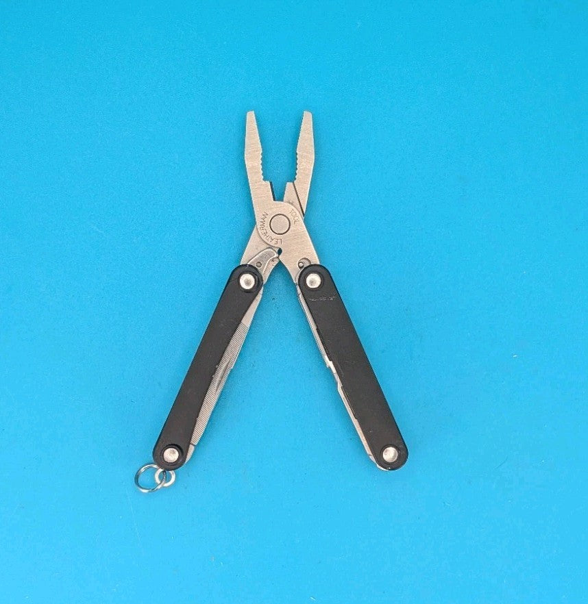 Leatherman SQUIRT PS4 Multi-Tool With Pliers Scissors Knife BLACK!