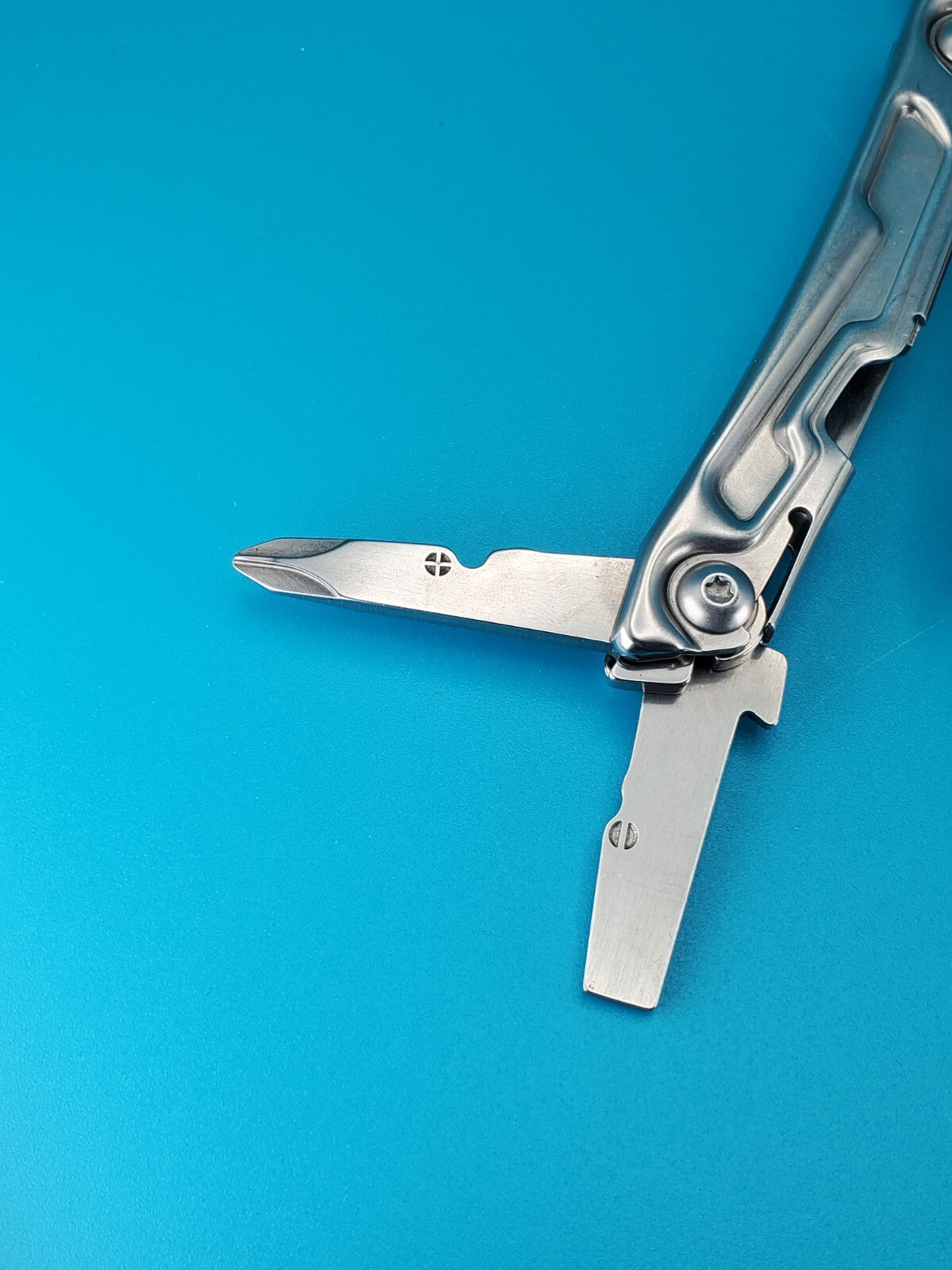 Leatherman Rev 3.8" Multi-Tool, Stainless!