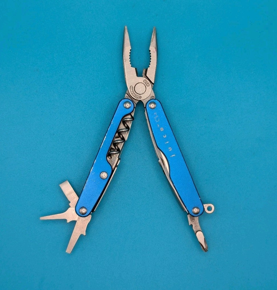 Leatherman Juice CS4 Multi Tool! Retired! GLACIER BLUE! *MICHAEL SIMMONS*