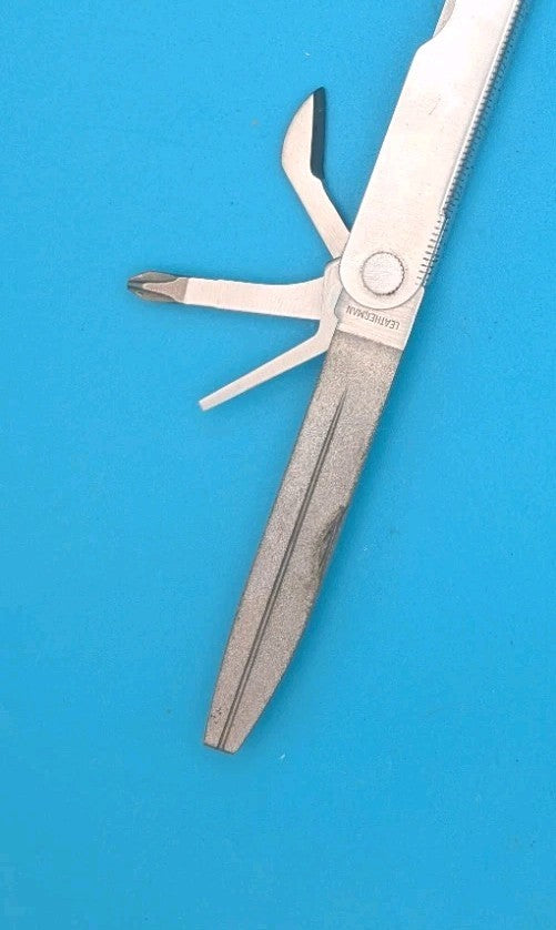 Leatherman PST 2 Multi Tool! 02/99 date stamp! Fast Shipping! With Sheath! *CAD*