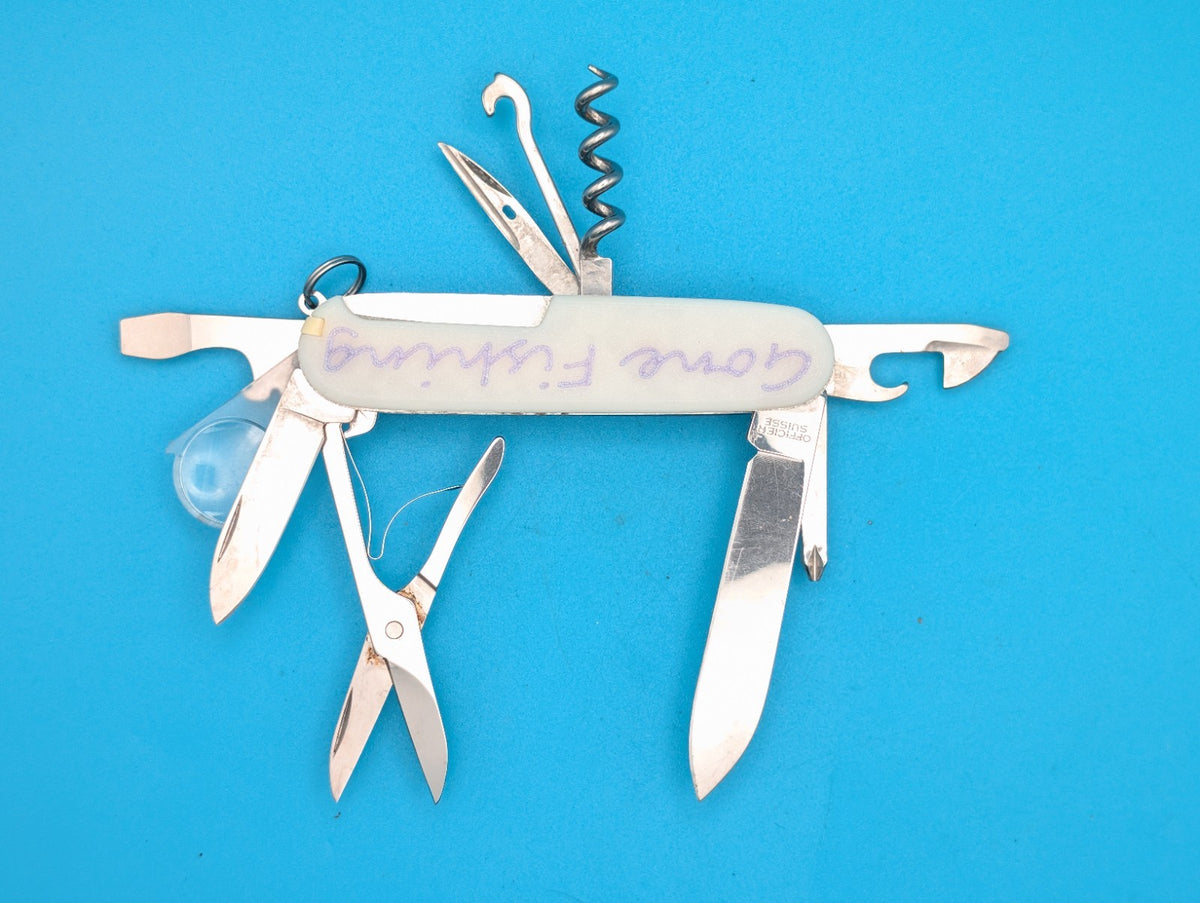 VICTORINOX EXPLORER GLOW IN THE DARK SWISS ARMY KNIFE MULTI TOOL!