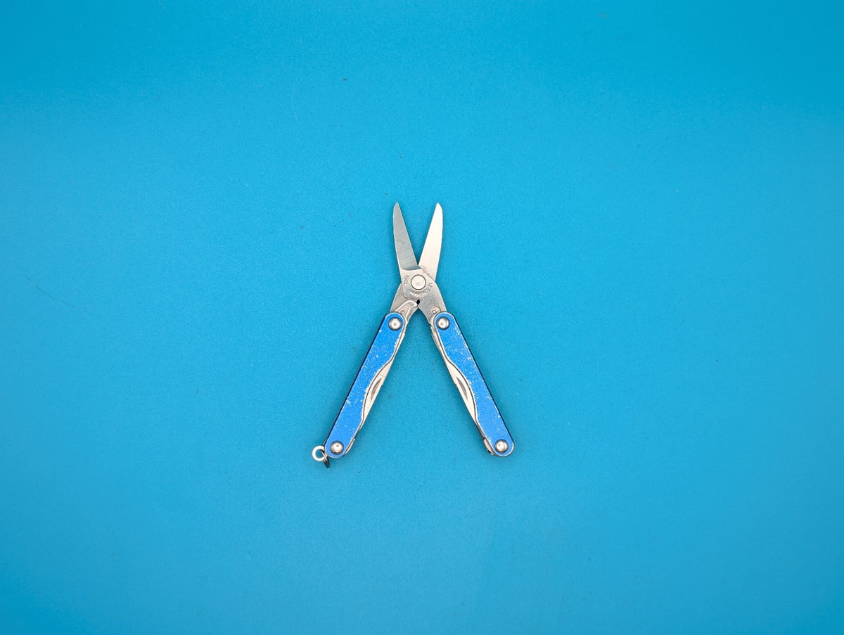 Leatherman "Squirt S4" Stainless Steel Multi Tool - BLUE!