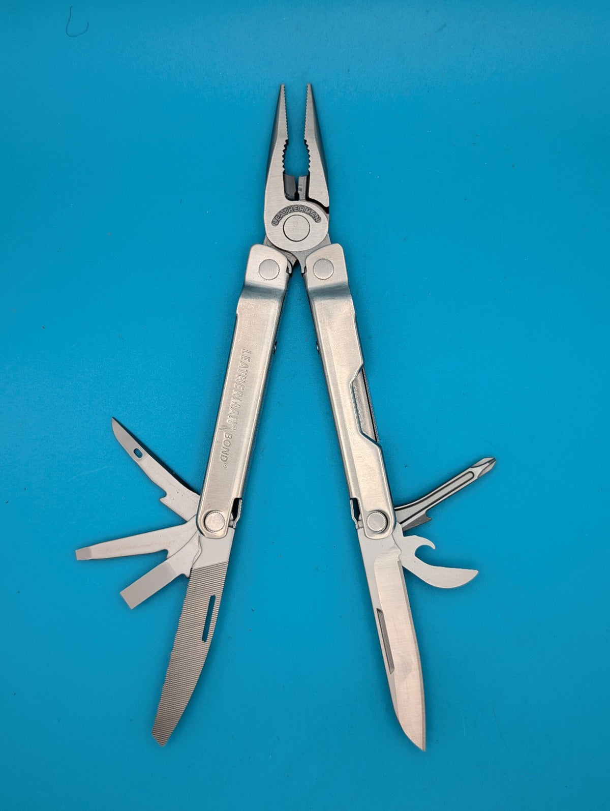 LEATHERMAN Bond Multitool, Stainless Steel Everyday Tool! *JAMES SABBA*