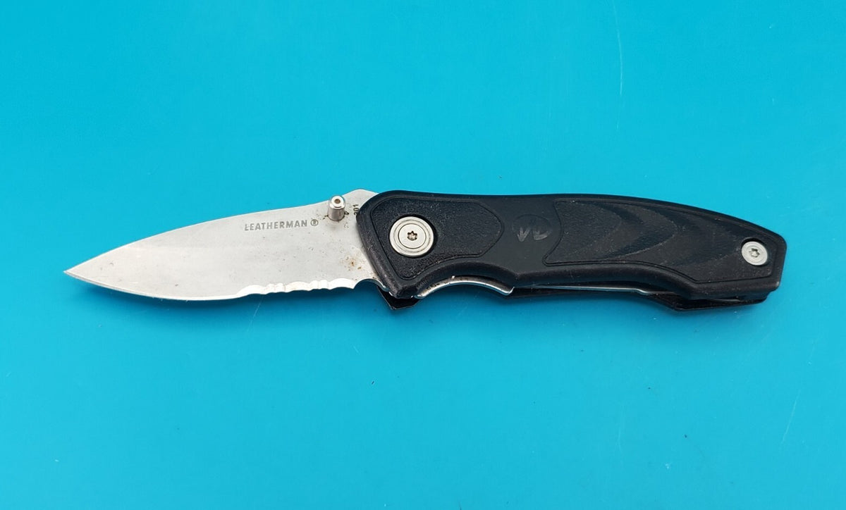 Leatherman C301 Pocket Knife with Clip Combo Blade Liner Lock!