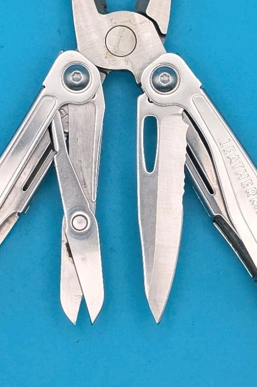 LEATHERMAN WINGMAN MULTI-TOOL! FAST SHIPPING!