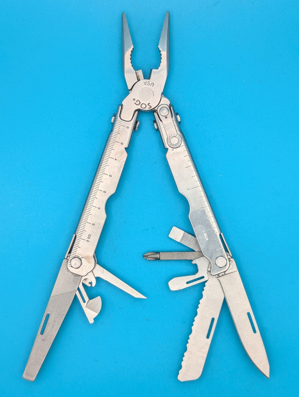 SOG ParaTool Multi-Tool Pliers Saw Screwdrivers Knife Stainless Steel