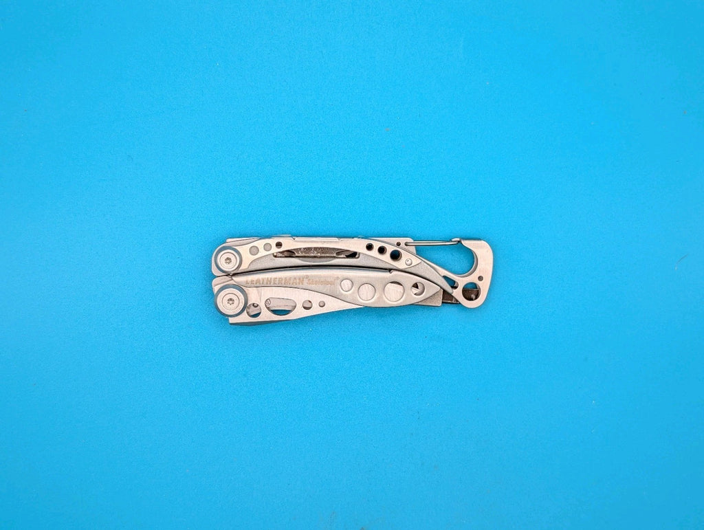 Leatherman Skeletool Multi Tool - Combo Edge Blade Knife Pliers Carabiner