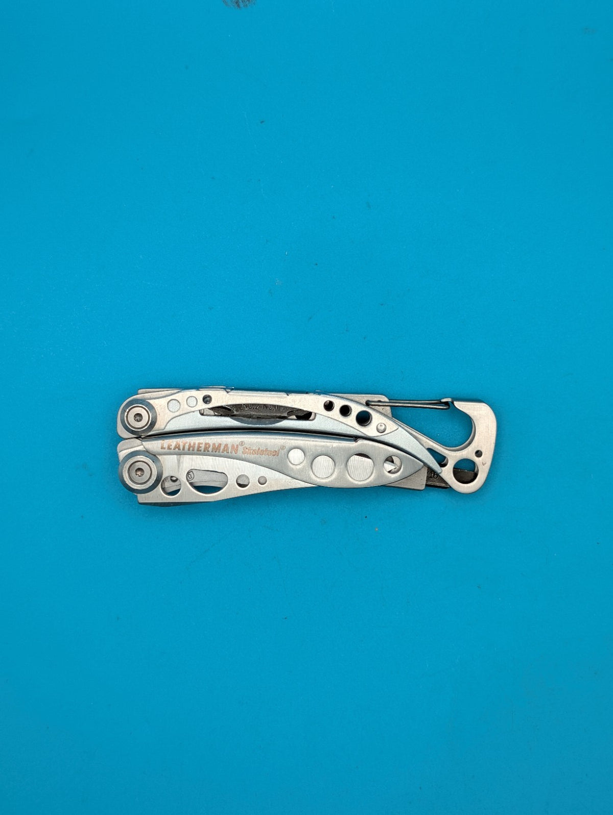 Leatherman Skeletool Multi Tool - Combo Edge Blade Knife Pliers Carabiner