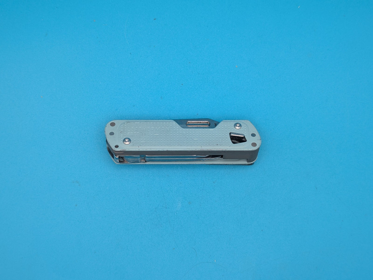 Leatherman FREE T4 Pocket Knife Multi-tool! Teal! RETIRED!