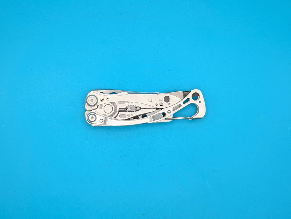 LEATHERMAN Skeletool Multi Tool - Combo Edge Blade Knife Pliers Carabiner!!!