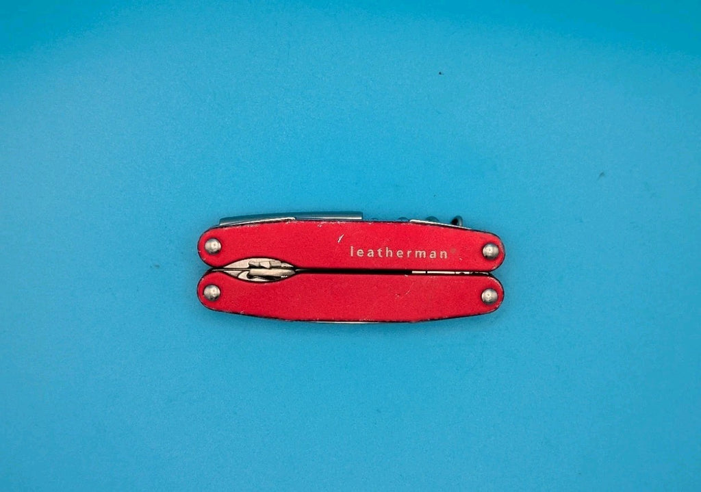 Leatherman Juice C2 Red Multi Tool! RETIRED! *WORN/LOOSE CORKSCREW*