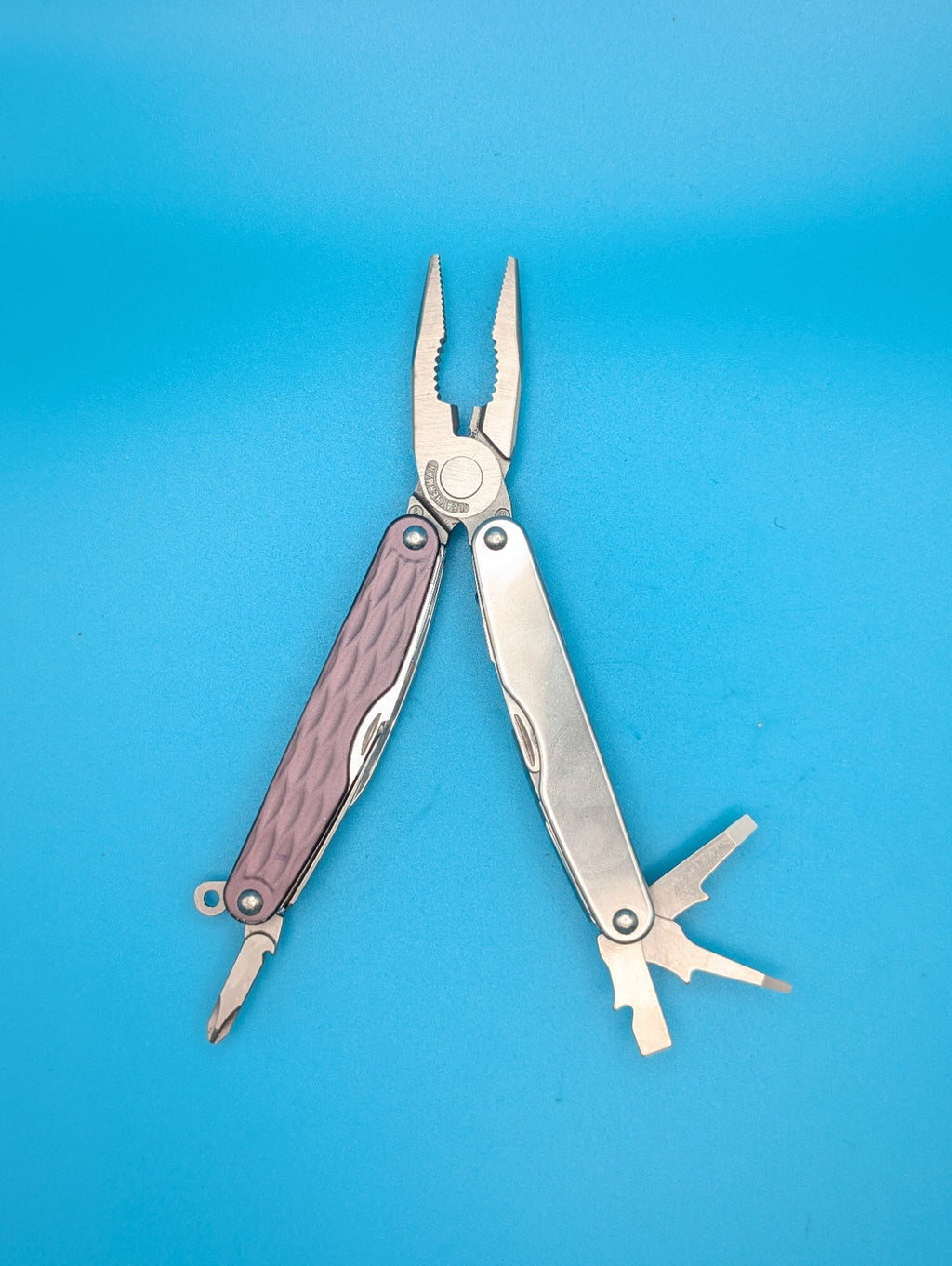 Leatherman Juice CS4 Multi Tool! Retired! Granite Gray!