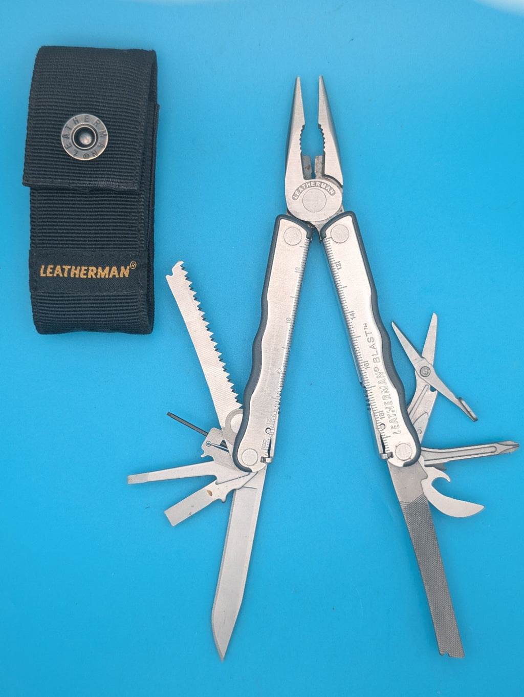 Leatherman BLAST Multi-Tool , Retired Multitool w/ Knife Pliers! With Sheath!