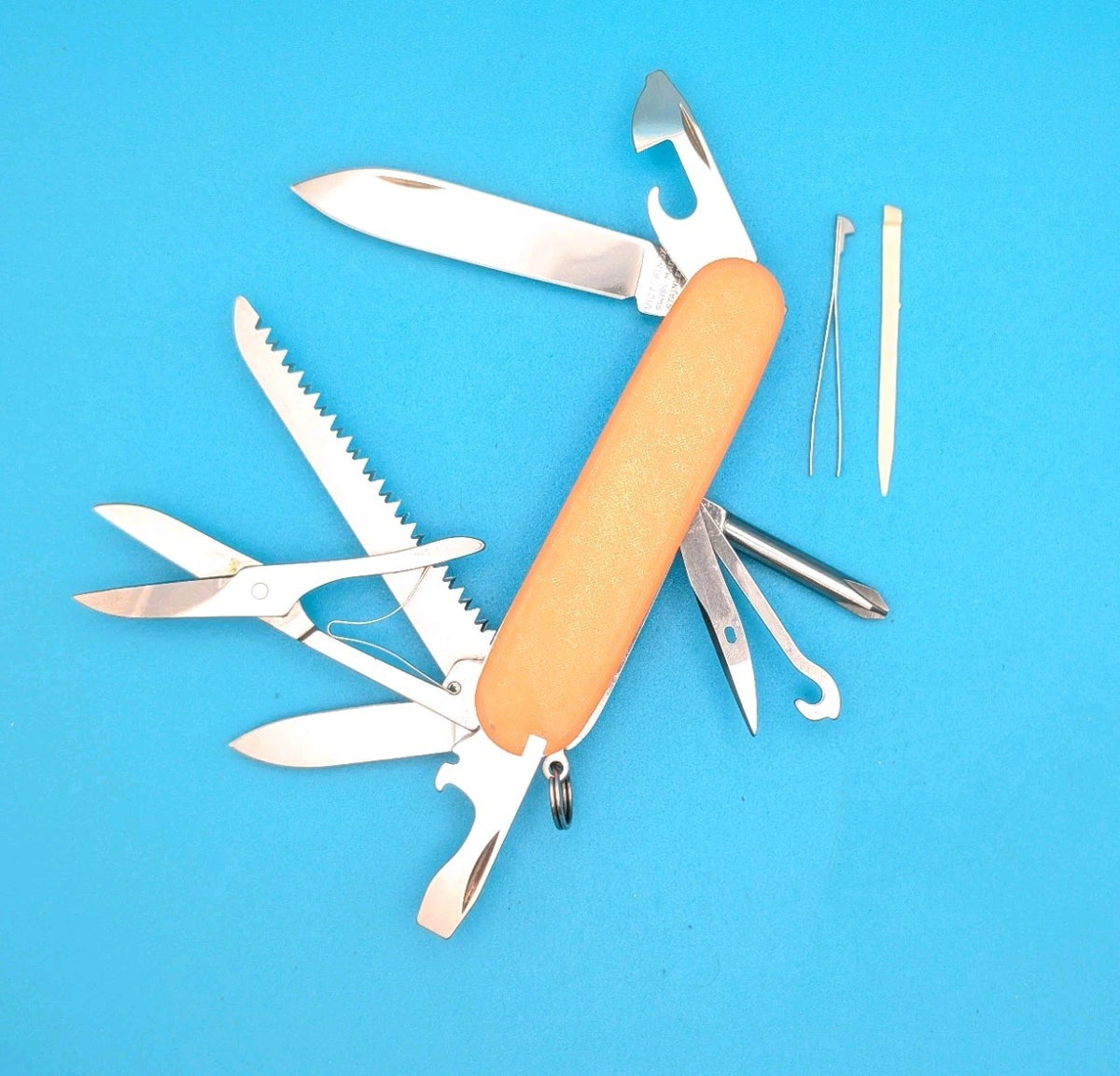 CUSTOM VICTORINOX FIELDMASTER GLOW IN THE DARK ORANGE & BLUE SWISS ARMY KNIFE!